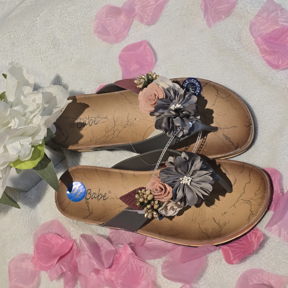 Women's Floral Sandals - Gray and Pink